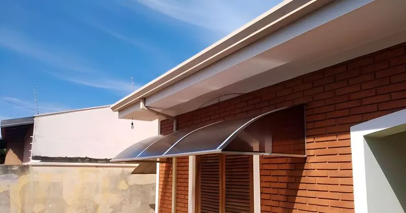 Toldo para Porta de Policarbonato Alveolar