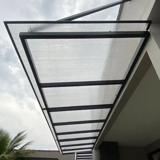 Toldo para Porta de Policarbonato Alveolar — Instalação 1