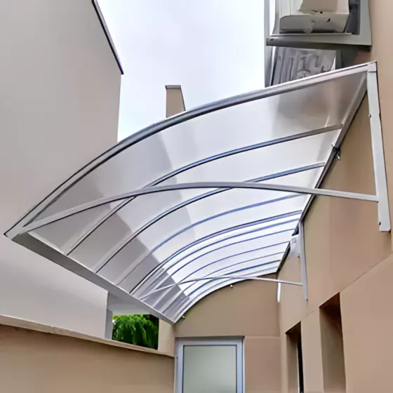Toldo para Porta de Policarbonato Alveolar — Instalação 8