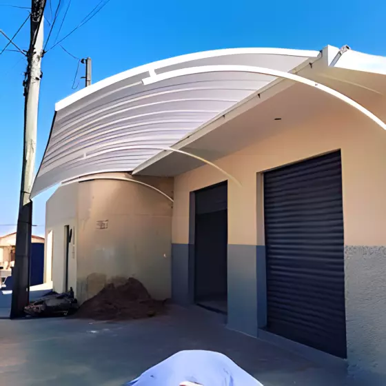 Toldo para Porta de Lona PVC — Instalação 1