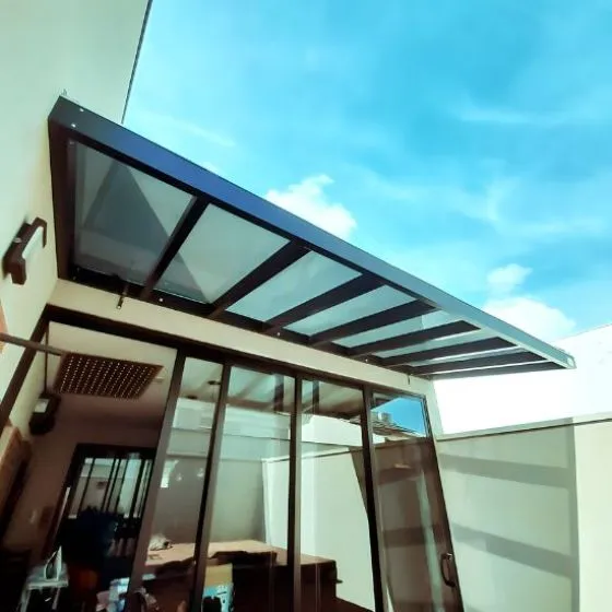 Toldo para Porta de Policarbonato Compacto — Instalação 10