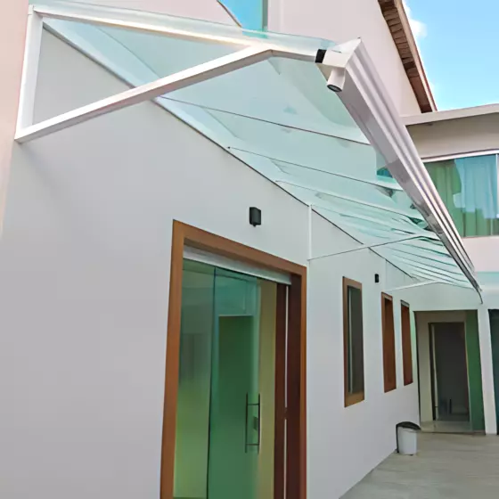 Toldo para Porta de Policarbonato Compacto — Instalação 8